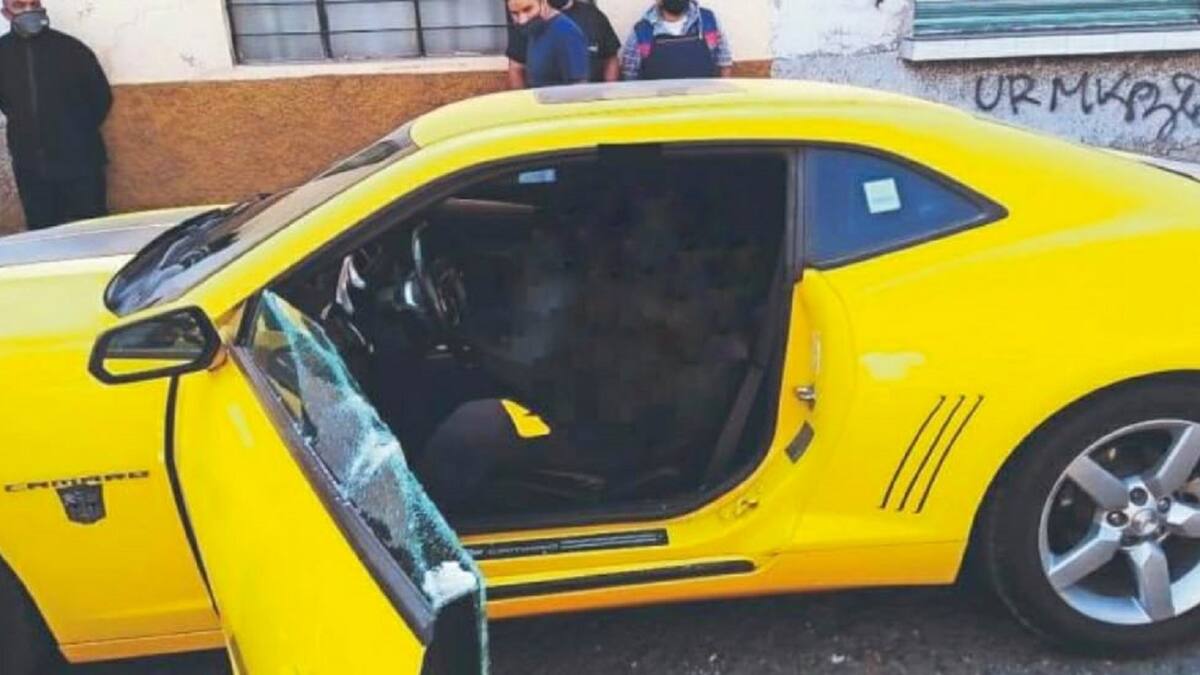 Muerte violenta: Aniquilan a tiros a un hombre tras salir del gym a bordo de un Camaro