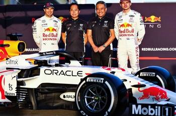 Christian Horner se desata con elogios al trabajo de Checo Pérez