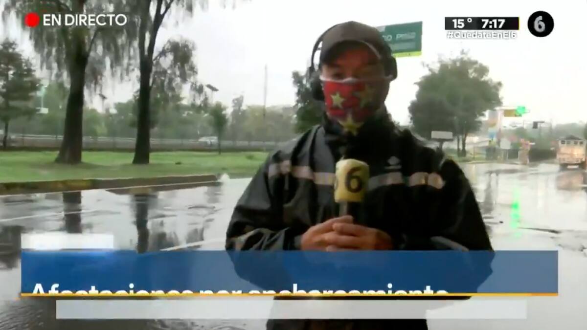 Vídeo: Camión empapa a reportero durante transmisión en vivo