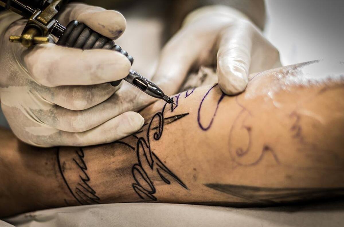 ¿Pueden los tatuajes ocasionar daños a la salud?