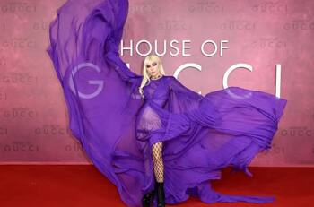 Lady Gaga reveló que tuvo escenas eróticas con Salma Hayek para House of Gucci