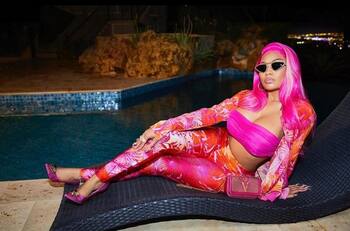 Nicki Minaj recibe acusación de soborno por parte de víctima de abuso de su esposo