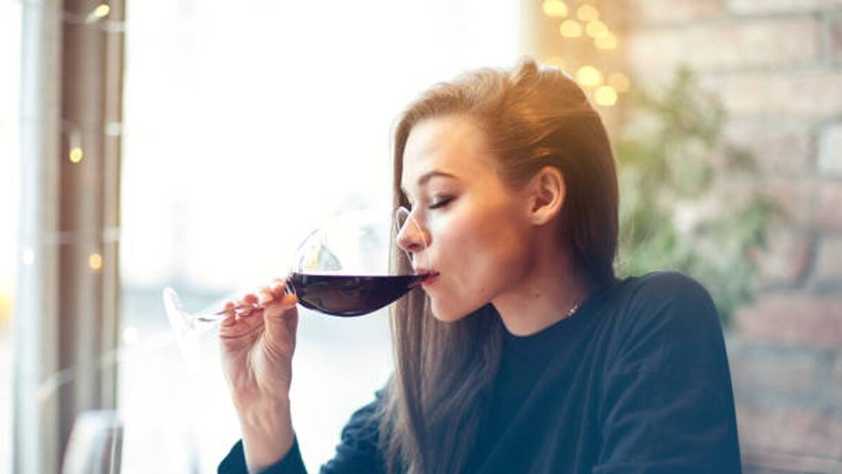 Salud: ¿Por qué debes beber agua después de cada copa de alcohol?