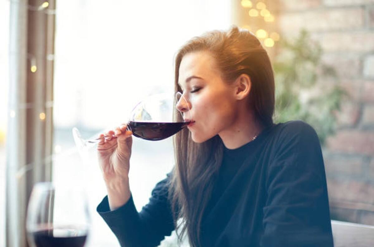 Salud: ¿Por qué debes beber agua después de cada copa de alcohol?