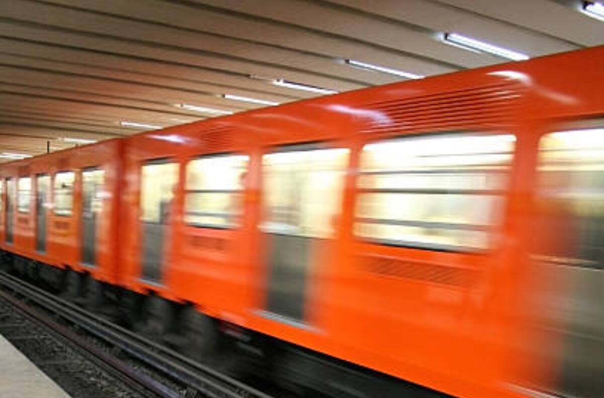Cierran estación Zócalo de la Línea 2 del Metro de la CDMX