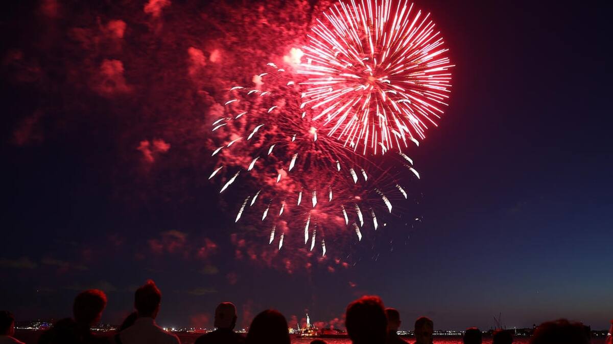 Nueva York celebra con fuegos artificiales el fin de restricciones por Covid-19