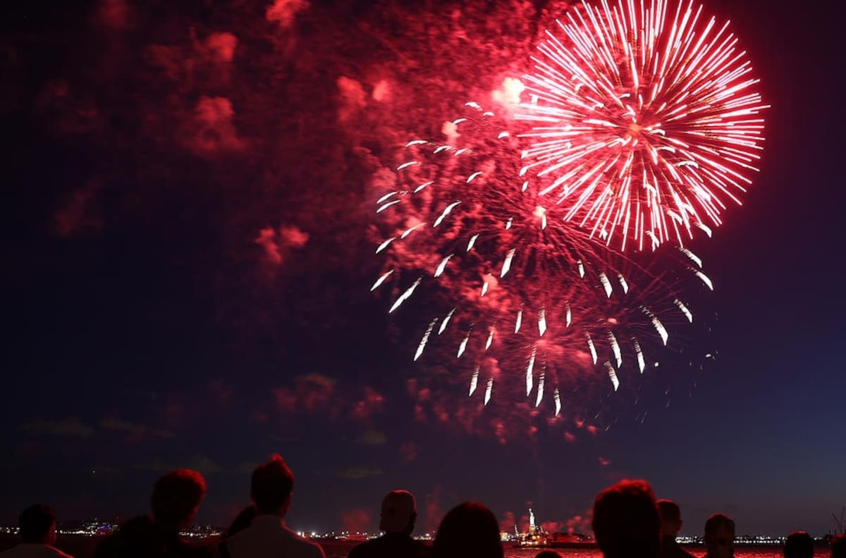 Nueva York celebra con fuegos artificiales el fin de restricciones por Covid-19