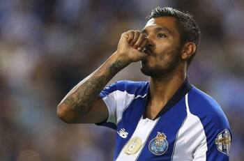 Tecatito Corona quiere ser el mejor pagado del Porto