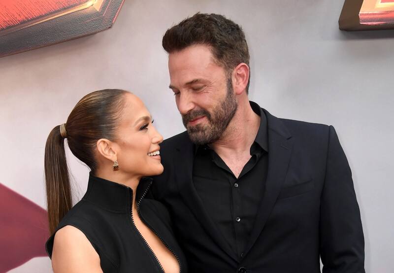 Jennifer López y Ben Affleck cumplieron un año de casados y la cantante celebró este hito con lindas postales de su matrimonio. Además le dedicó un bonito mensaje.