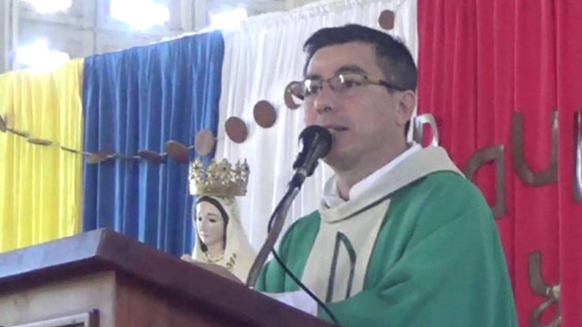 Acusan a sacerdote de tráfico de migrantes y de abandonar un niño en el desierto
