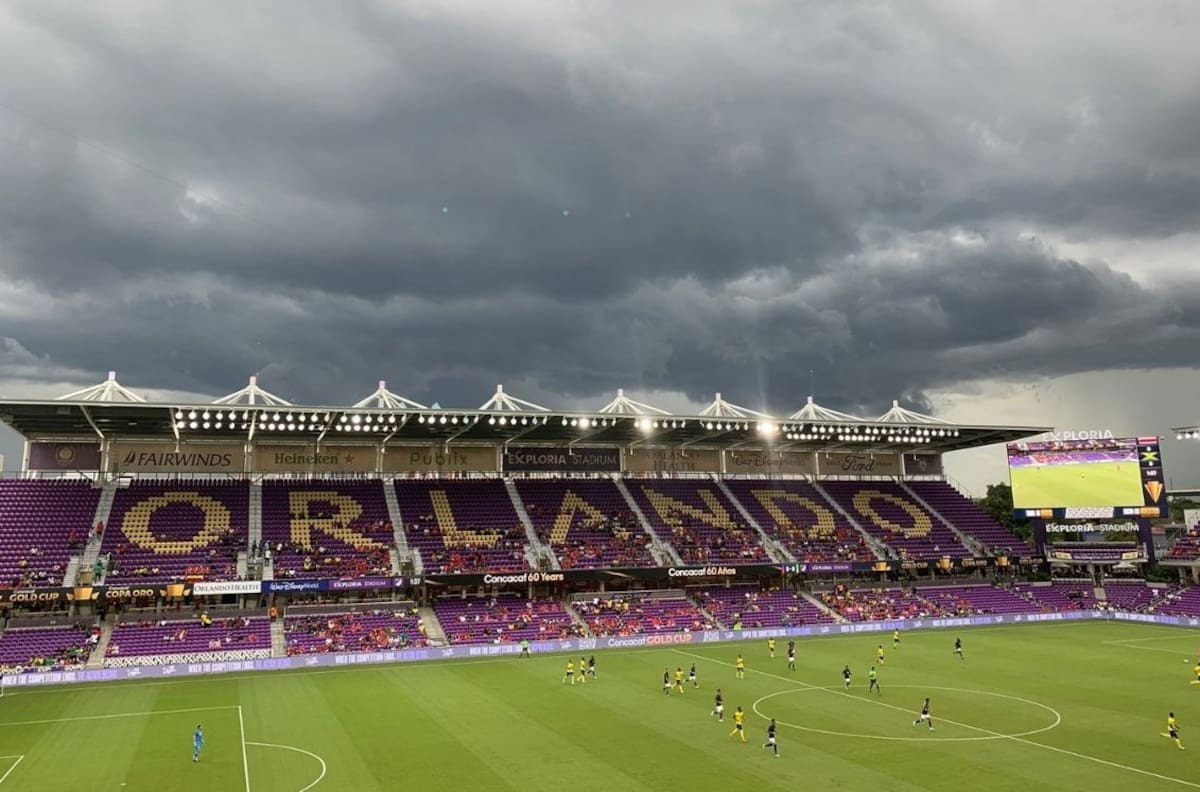 Costa Rica vs Jamaica suspendido al momento por tormenta eléctrica en Copa Oro