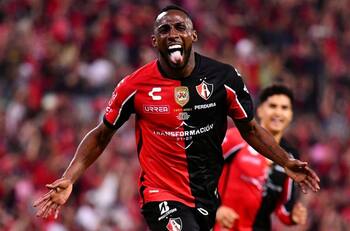 Eddy Reynoso salió en defensa de Julián Quiñones tras fallar el penal frente a Cruz Azul