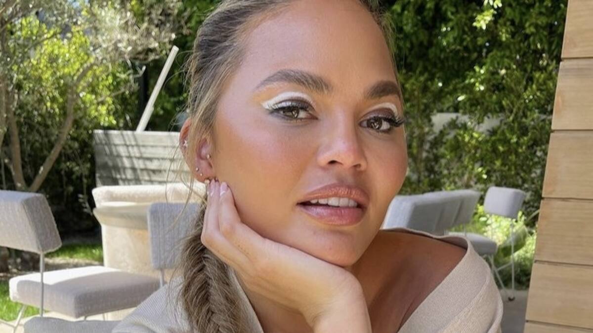 Chrissy Teigen destruye la pared de su mansión de 18 MDD, y lo hizo por un hámster