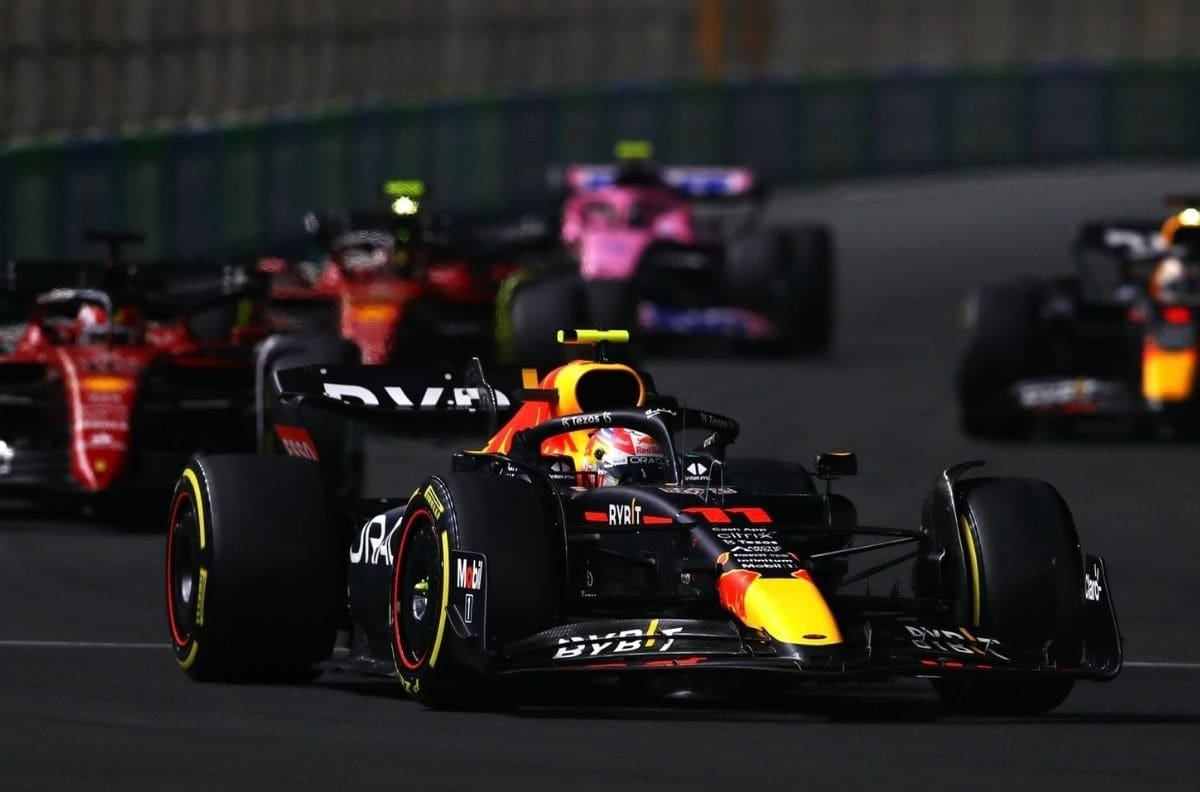 Afición mexicana arremete contra Red Bull: "Checo Pérez también es su piloto"