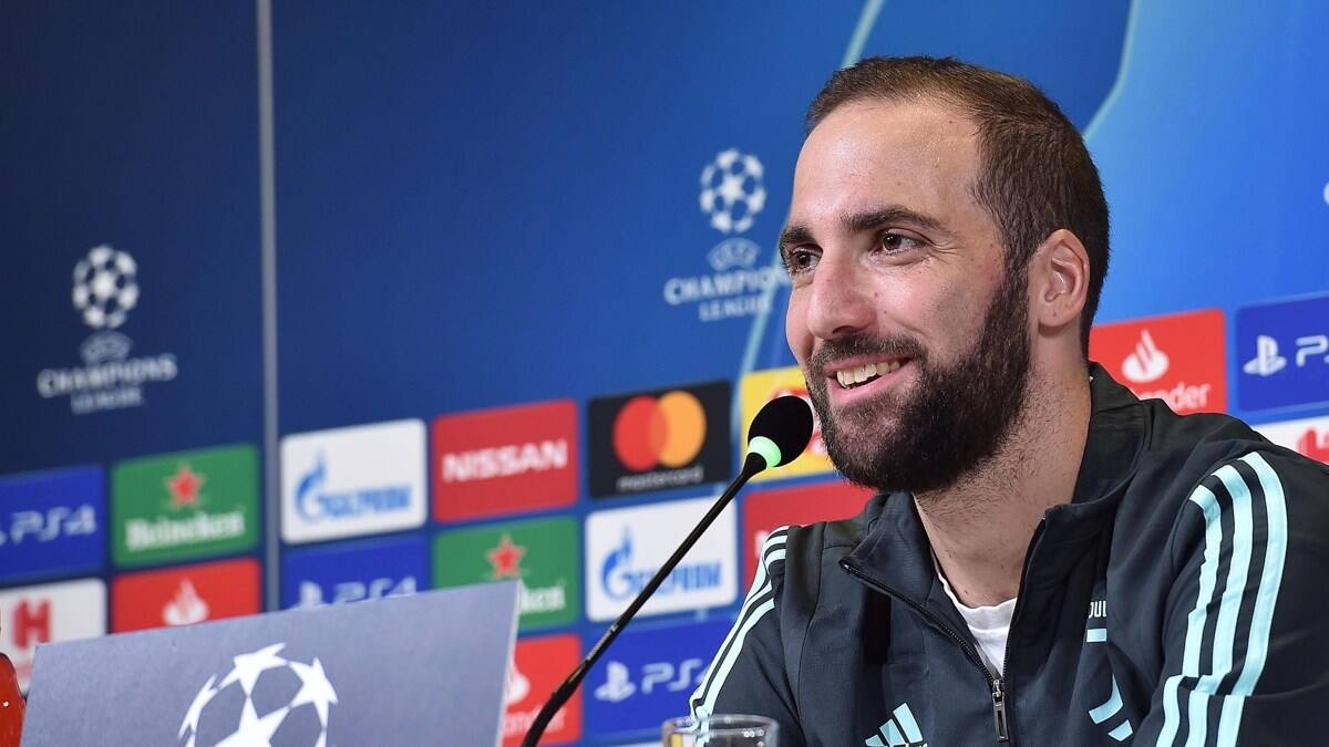 Real Madrid celebró carrera de Gonzalo Higuaín tras anuncio de su retiro