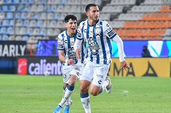Pachuca vence 2-1 a Tigres y le arrebata el liderato