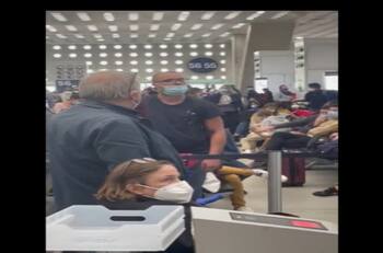Videos: ¡Un caos! Vuelos retrasados, pasajeros varados, así luce el aeropuerto de la CDMX