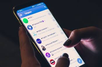 Chats secretos, editar mensajes y otras cosas que puedes hacer en Telegram y en WhatsApp no