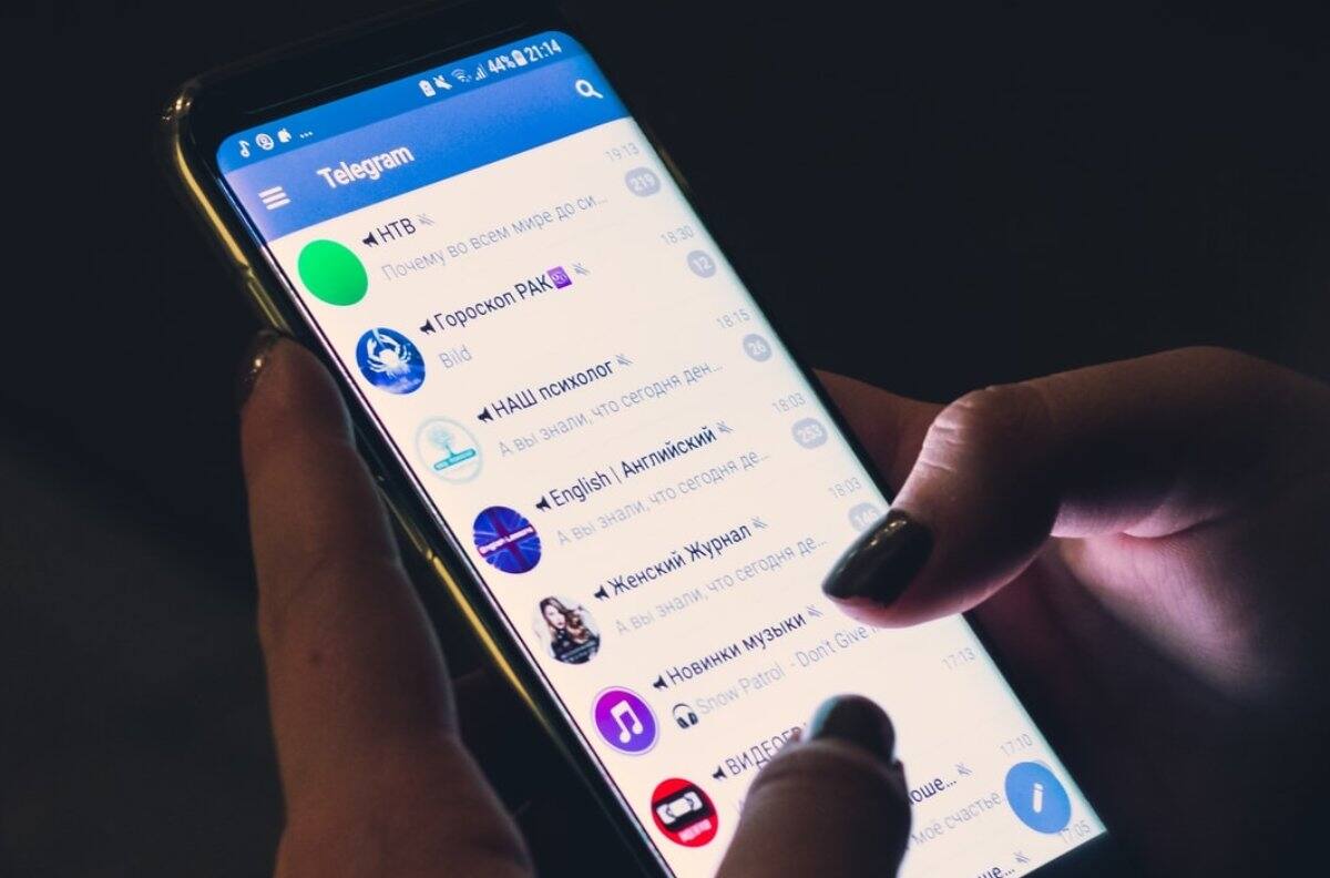 Chats secretos, editar mensajes y otras cosas que puedes hacer en Telegram y en WhatsApp no