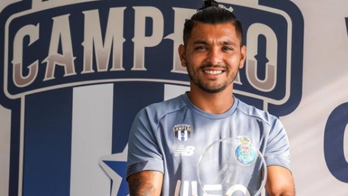 Tecatito Corona queda fuera de la convocatoria del Porto; Milán a la espera