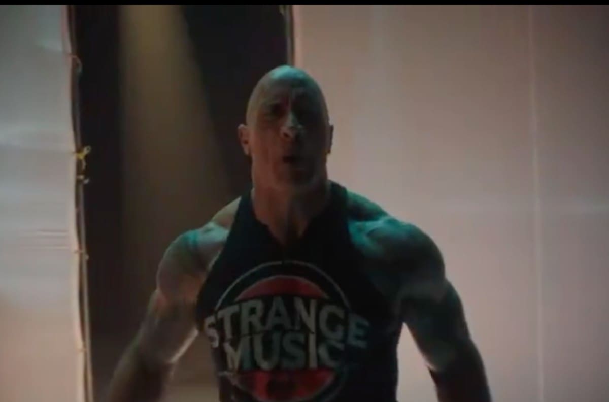 Dwayne Johnson se aleja de la actuación y debuta como rapero