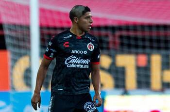 Víctor Guzmán a un paso del América