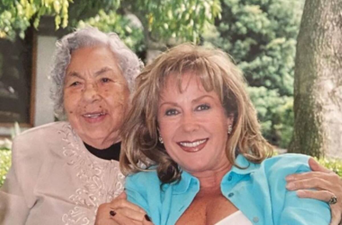 “Creí que no regresaría”: Abuelita de Laura Zapata y Thalía salió del hospital y ya se recupera en casa