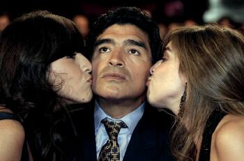 No termina la polémica con Maradona: su abogado hizo fuertes declaraciones sobre las hijas del astro