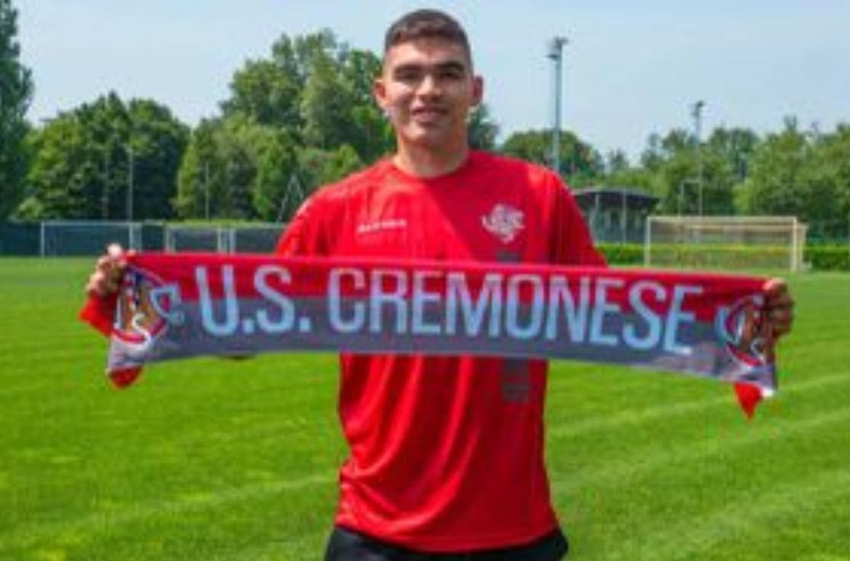Johan Vásquez con futuro incierto en la Serie A tras su inminente salida del Cremonese