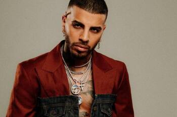 Rauw Alejandro acapara miradas en la portada de Billboard Argentina