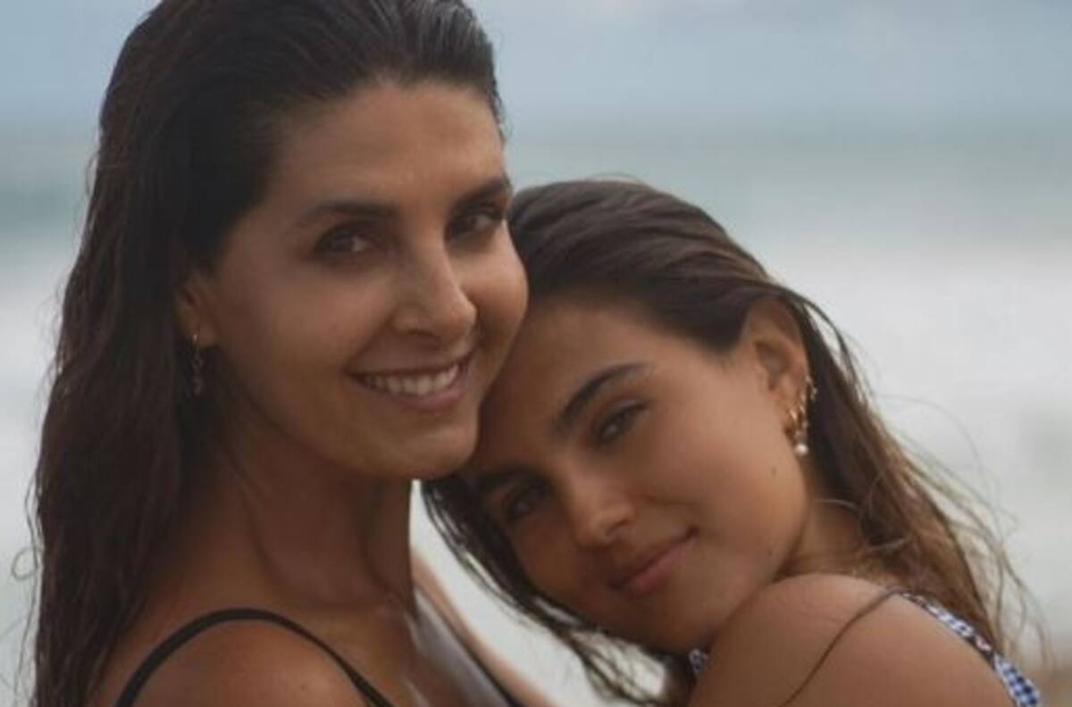 Mayrín Villanueva y su hija posan en traje de baño y deslumbran con su belleza