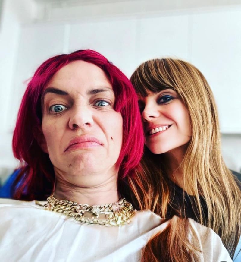 La joven se encuentra en la casa de la hija de Camilo Sesto