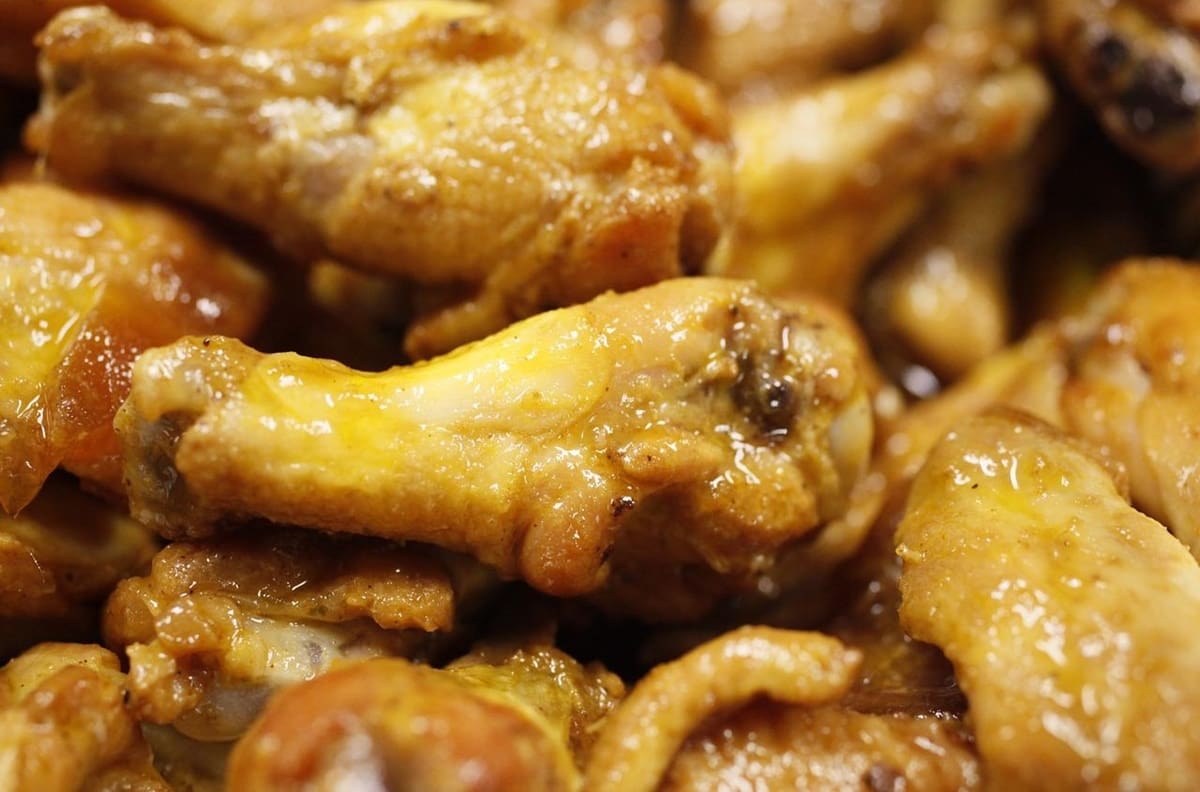 ¿Cuál es el origen de las alitas de pollo?