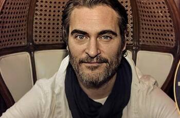 Joaquin Phoenix quiere una mejor vida para dos osos que contrató Disney