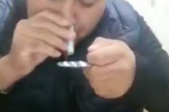 VIDEO:¡Escándalo en México! Secretario de seguridad municipal fue grabado inhalando un polvo blanco