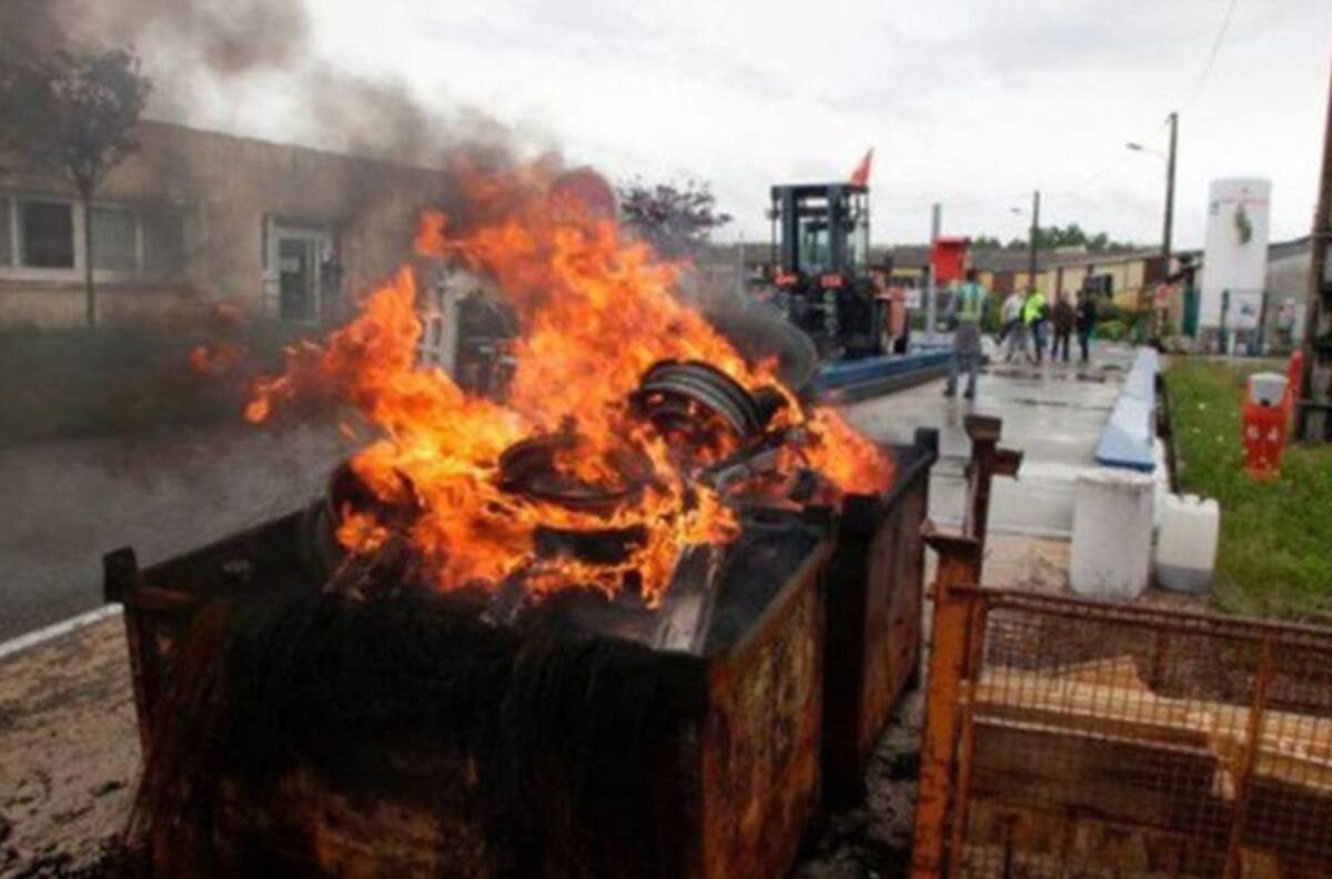 Matan a un niño, una joven y a un hombre; los echan en un contenedor de basura y les prenden fuego