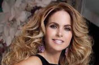 Lucero se adelanta y muestra tierna imagen con motivo del "Día del Niño"