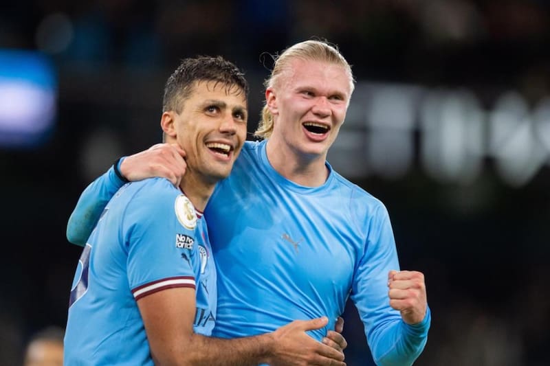 Rodri y Erling Haaland pelean por el Balón de Oro