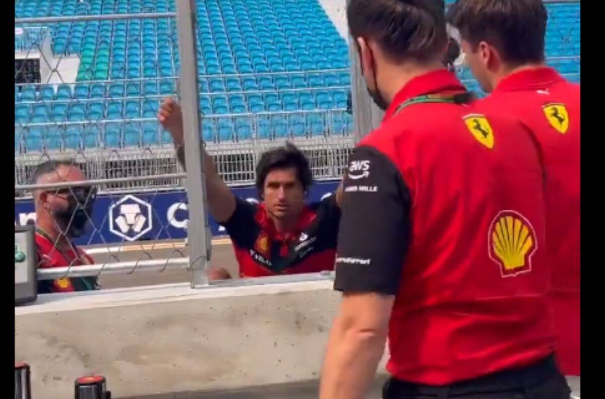 VIDEO VIRAL: Carlos Sainz se golpea la cabeza y se hace una herida
