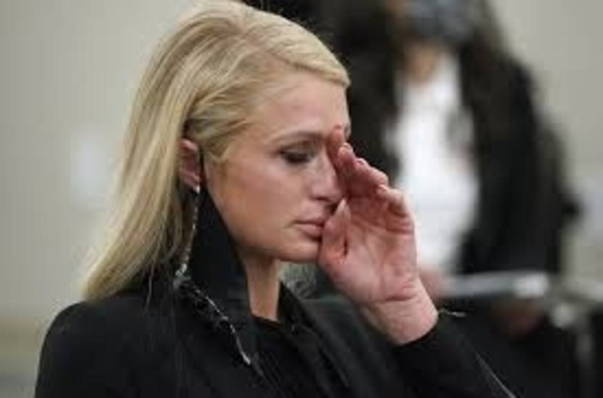 Paris Hilton relata que abusaron de ella en un centro de rehabilitación cuando tenía solo 16 años
