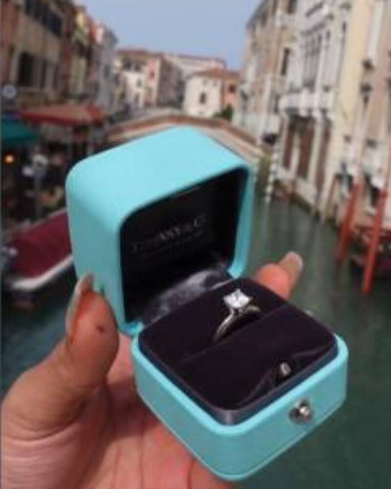 Omar Nuñez menciona que el anillo valía más de medio millón de pesos mexicanos.