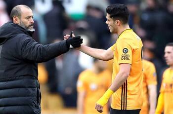 Raúl Jiménez tendría nuevo entrenador en los Wolves