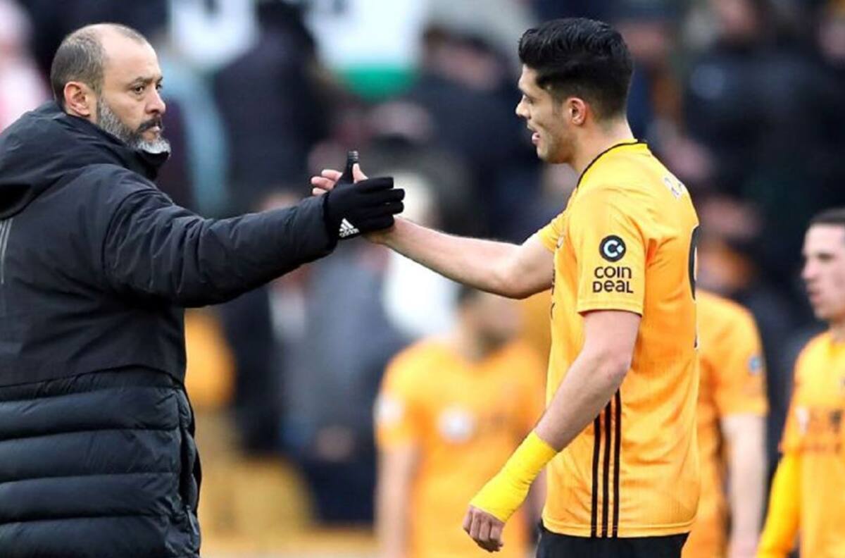 Raúl Jiménez tendría nuevo entrenador en los Wolves