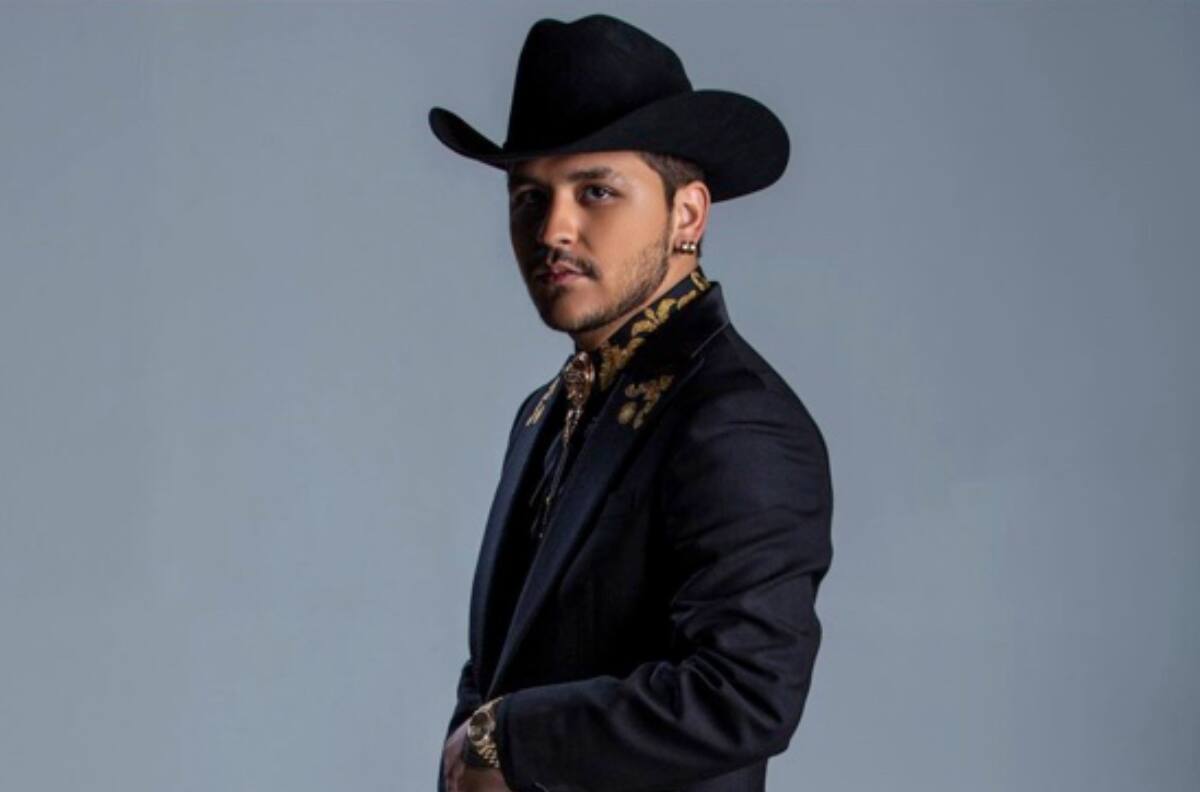 Christian Nodal ya prepara el traje de novio que usará en su boda con Belinda