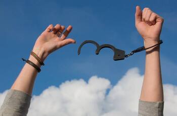 Signos del zodiaco que odian el compromiso ¡Nunca se casarán!