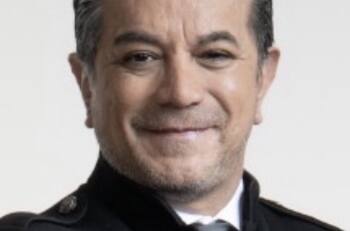 El actor Freddy Ortega presume traje de Elton John