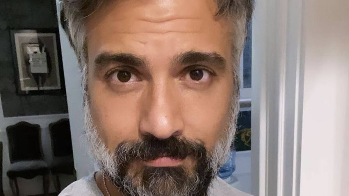 Jaime Camil se vuelve a medir en la comedia musical con "Schmigadoon!"