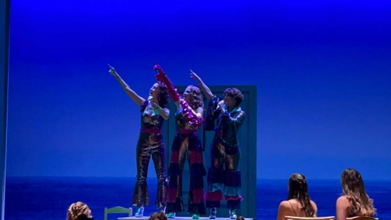 La pieza teatral es encabezada por Lisset