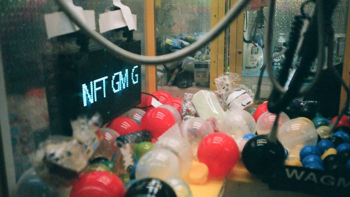 Así es la “máquina de refrescos” que vende NFTs