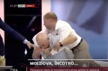 Video: Políticos se agarraron a golpes en un debate en Moldavia